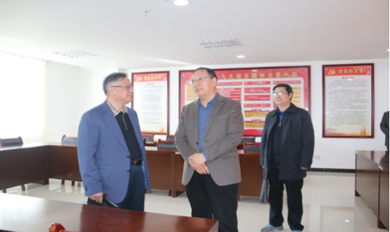 省委常委、省總工會(huì)主席馬吉孝等一行蒞臨青海物產(chǎn)集團(tuán)公司視察，調(diào)研指導(dǎo)道路貨運(yùn)企業(yè)建會(huì)、貨運(yùn)司機(jī)入會(huì)等工作